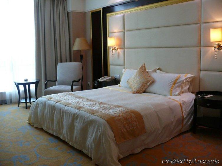 City Hotel Foshan Room photo