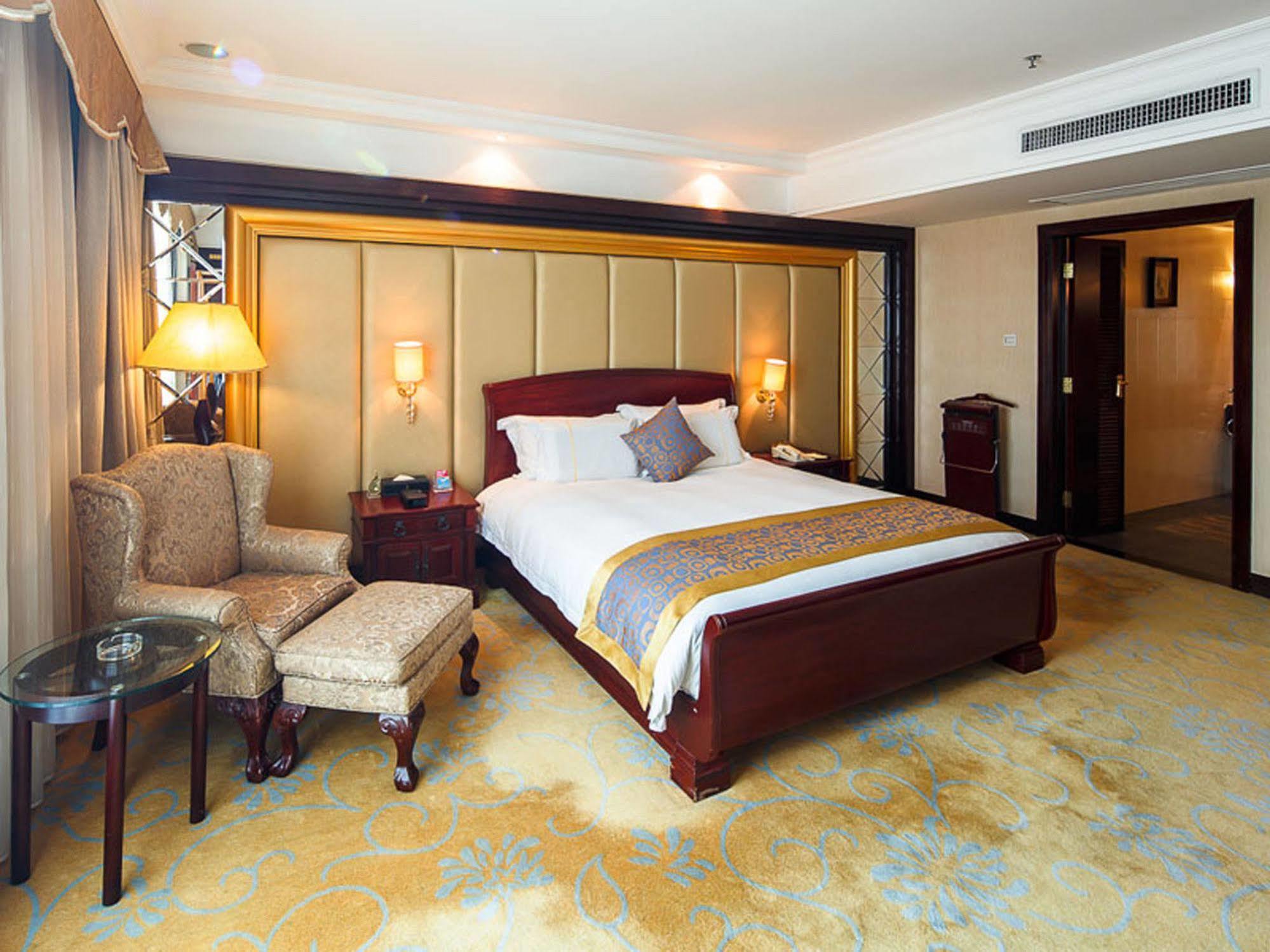 City Hotel Foshan Exterior photo